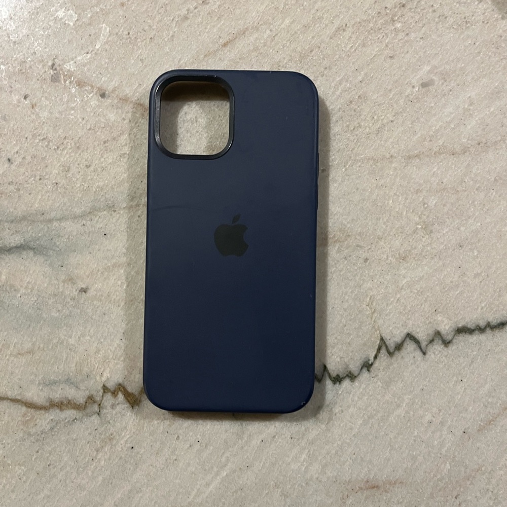 Apple Silicone iPhone 12 Pro MagSafe Case